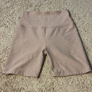 Beyond Yoga Spacedye 6.5” Biker Shorts Taupe Tan